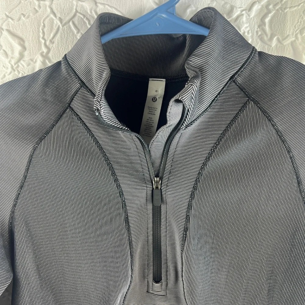 Lululemon‎ two -tone ribbed running half zip top - Picture 4 of 8